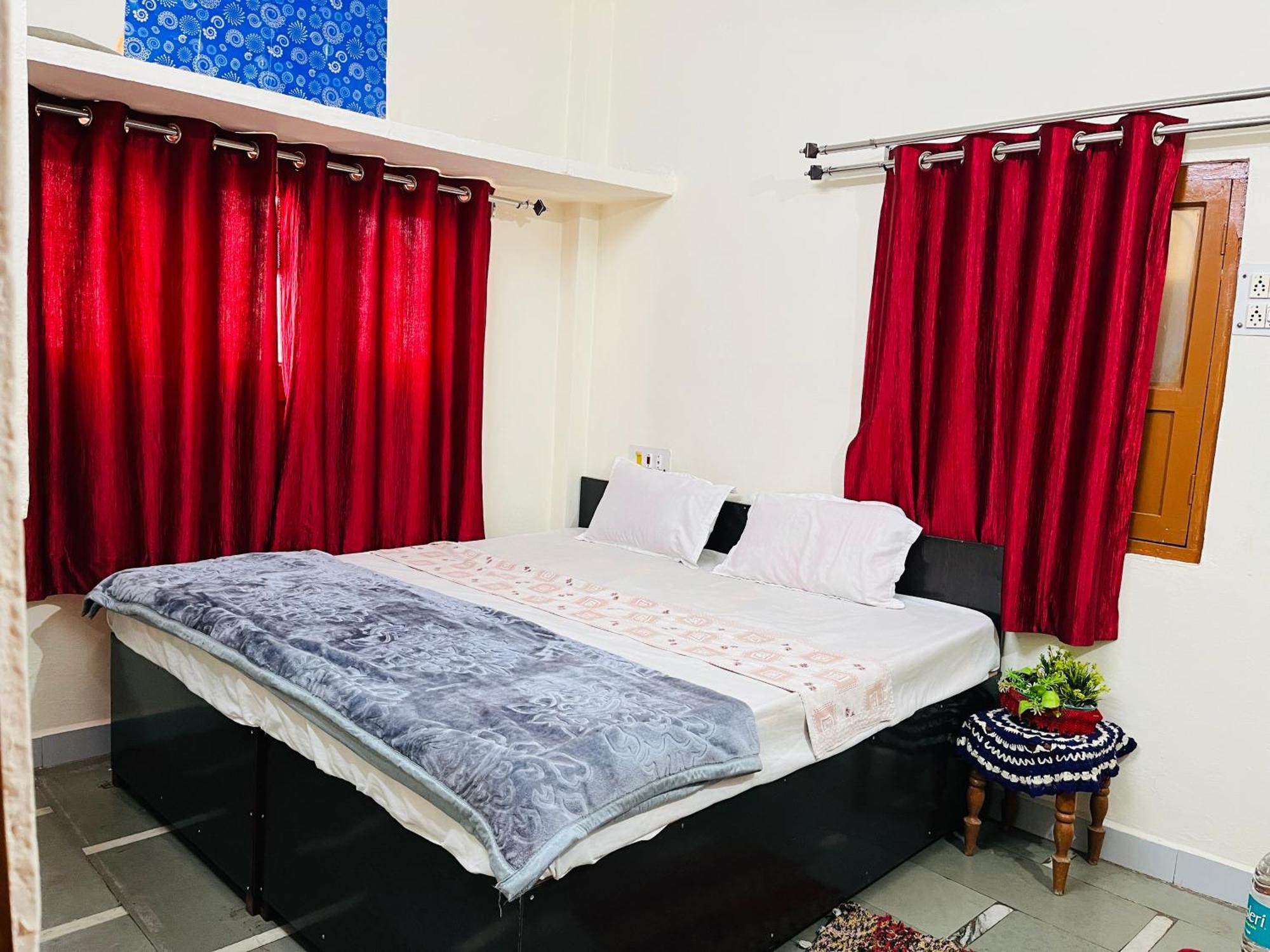 Tiwari G Home Stay Удджайн Екстер'єр фото