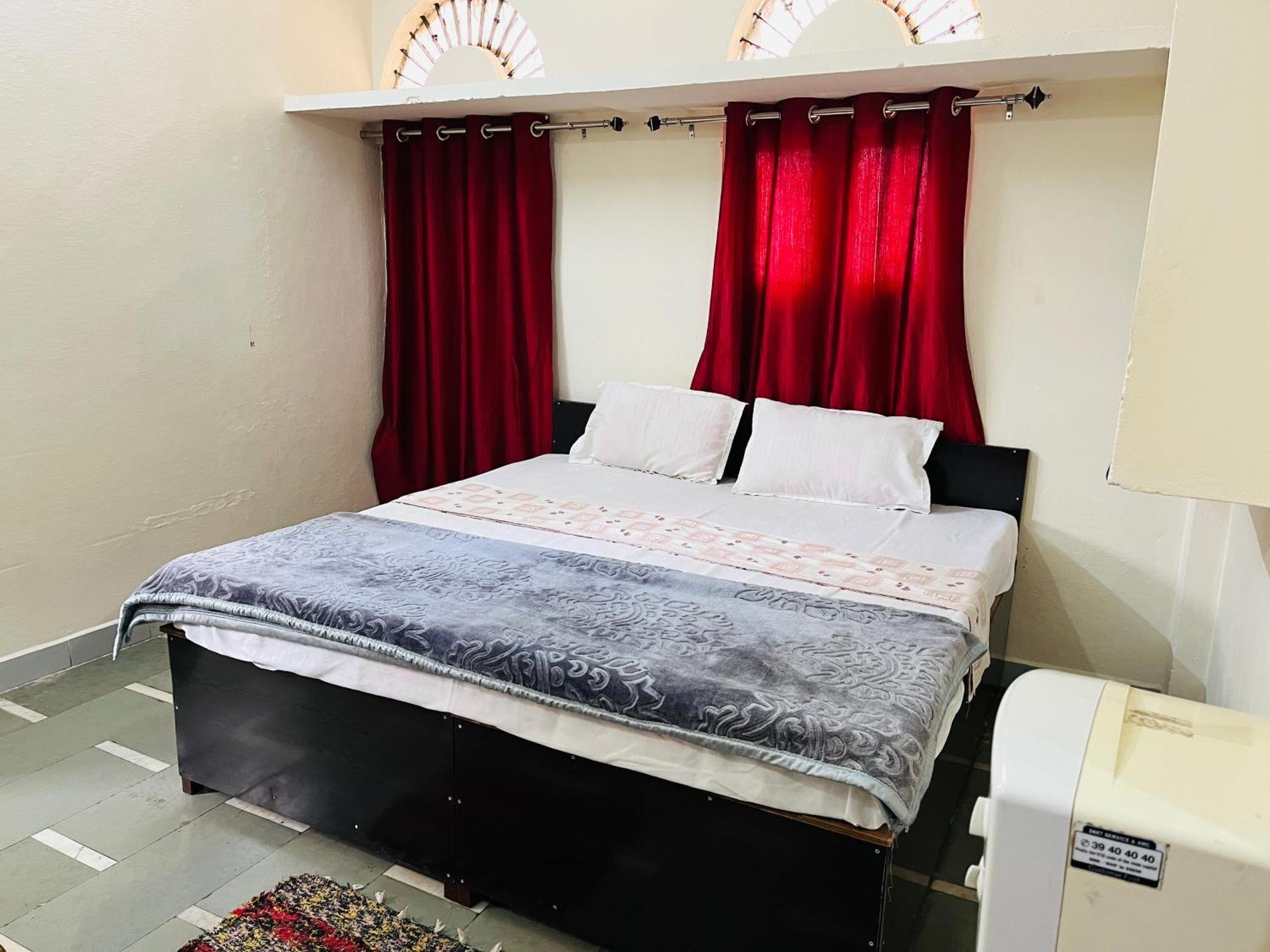 Tiwari G Home Stay Удджайн Екстер'єр фото