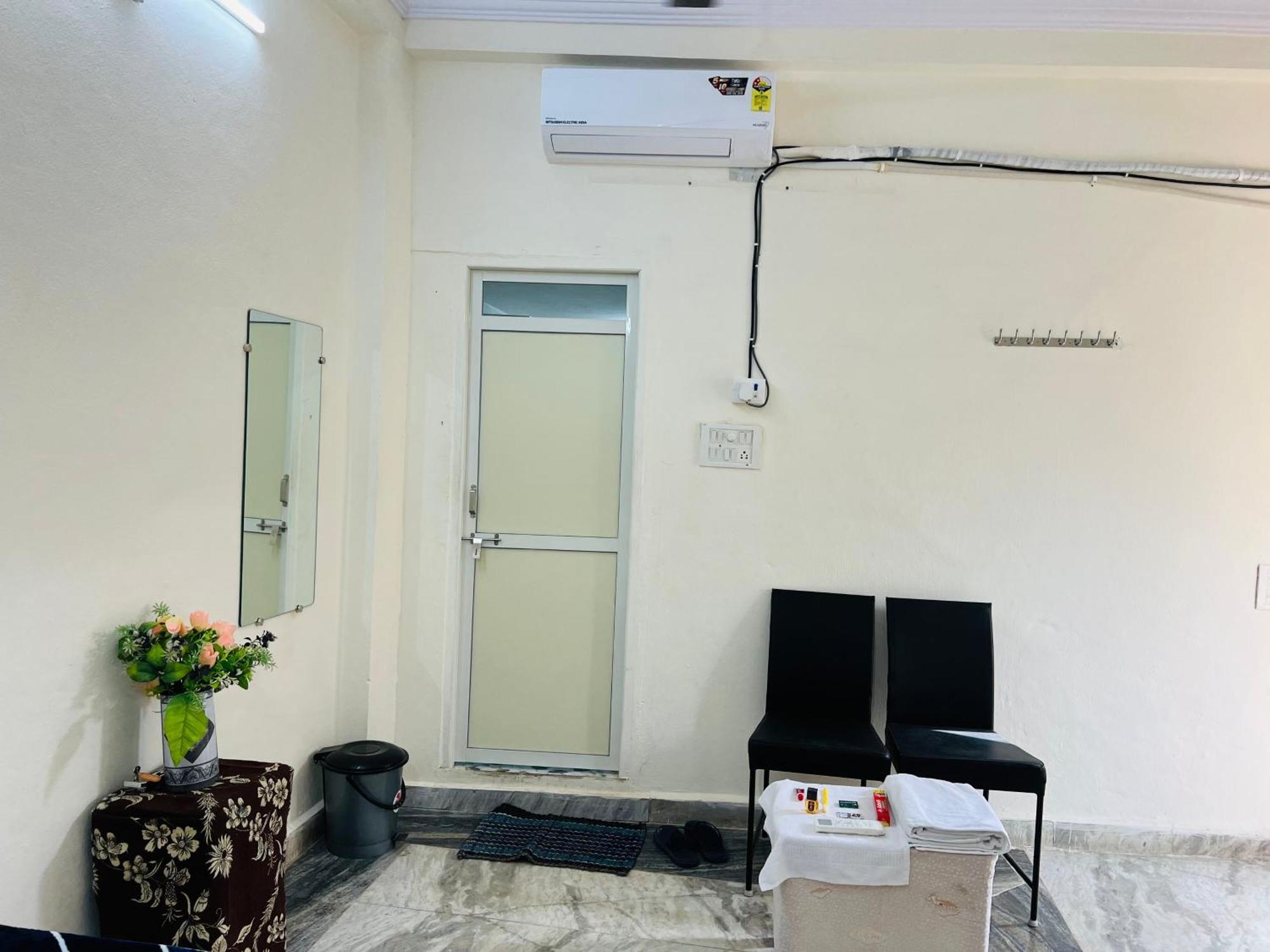Tiwari G Home Stay Удджайн Екстер'єр фото