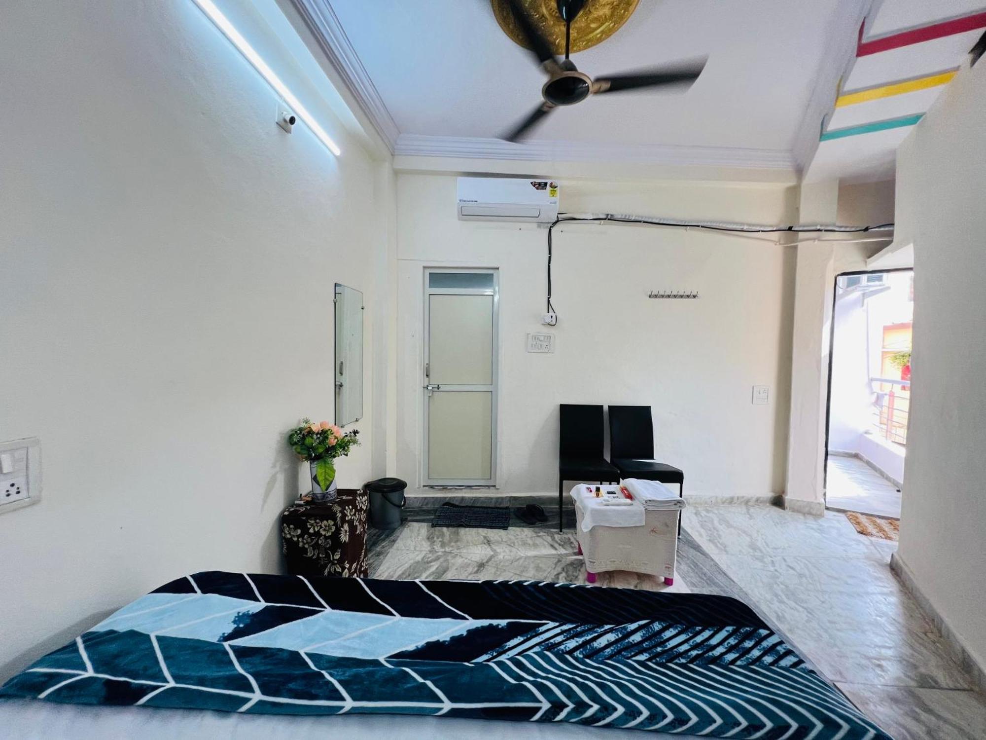 Tiwari G Home Stay Удджайн Екстер'єр фото