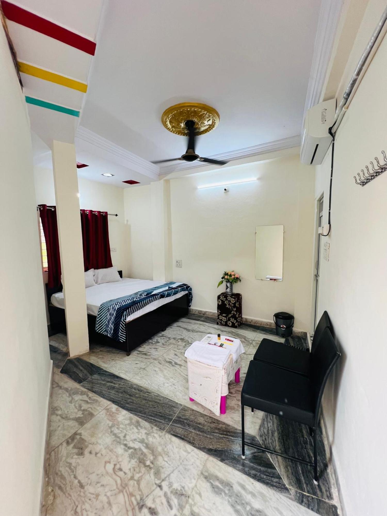 Tiwari G Home Stay Удджайн Екстер'єр фото